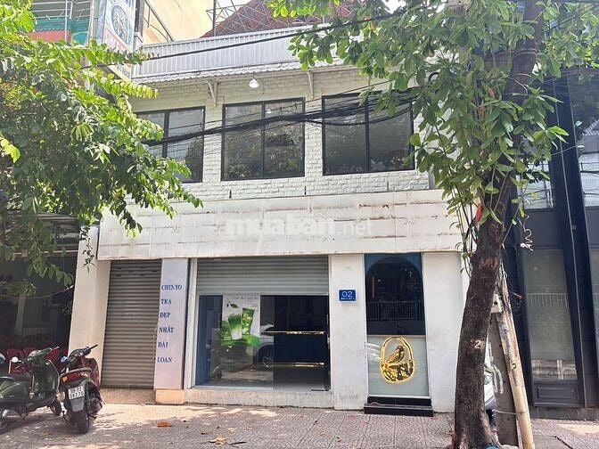 Nhà mặt tiền đường Cách Mạng dt 8x20m trệt 2 lầu 4 phòng lớn