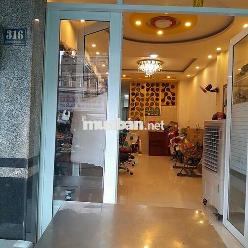 Nhà mặt tiền Nguyễn Huệ, ngay chợ lớn - 82m2 - TP.Sóc Trăng cũ