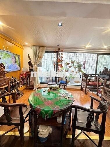 BÁN NHÀ TẬP THỂ THỌ LÃO - HAI BÀ TRƯNG ,70M , MẶT ÔTÔ , KD SẦM UẤT .
