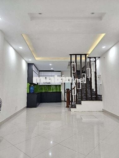 Ngọc Hồi, nhà 4 tầng dân xây, kiên cố, ở ngay