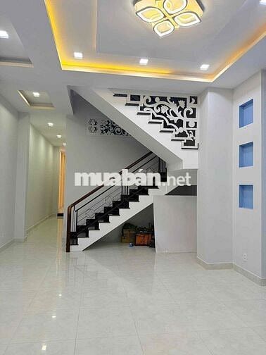 NHÀ RỘNG GẦN TRƯỜNG CẤP 1..2..3. TRỆT 2 LẦU 4PN 3WC. SÂN XE HƠI