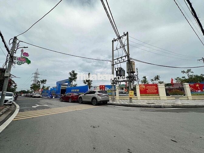 THÀNH PHỐ VEN SÔNG - OTO NGỦ TRONG NHÀ-VÀI BƯỚC CHÂN TRỤC CHÍNH KINH D