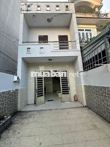 chdv Thanh lộc Q12 thuê 20tr lời 15tr 1nhà nc và 8phòng