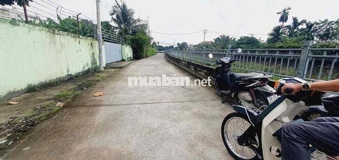 chủ gửi lo đất an Phú đông Quận 12 đường xe hơi dt 2000 m giá 80 ty