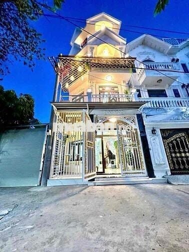 NHÀ MỚI, NHÀ BÈ, ĐẸP LUNG LINH, 3 TẦNG, 5.2 x 10m, HẺM XE HƠI, GIÁ 7 T
