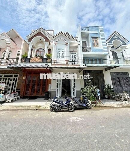 Nhà mới 4pn 3 máy lạnh KDC Đại Học Y Dược