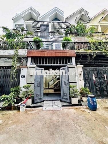 nhà bán vị trí đẹp, nhà mới,nội thất đầy đủ.