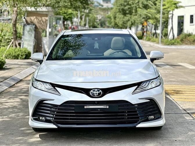 Toyota Camry 2024 bản 2.5Q - 10,000 km siêu đẹp.
