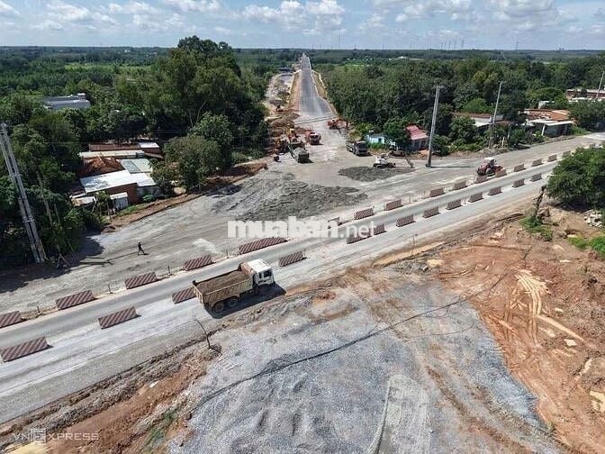 Đất 2 mặt tiền đường kinh doanh ngay phía Tây QL13