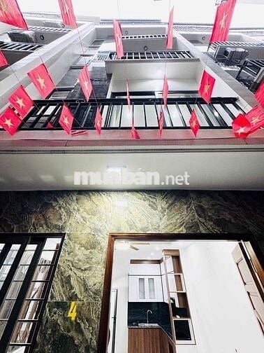 BÁN NHÀ 30M XÂY 5 TẦNG MỚI KÍNH KOONG - 3PN - PHỐ NGỌC THUỴ