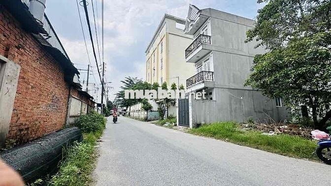 BÁN NHÀ MT THỚI AN 28 cách lê thị riêng 50m , ngang 5x20m