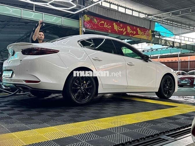 Mazda 3 2023 1.5L Luxury - 19100 km