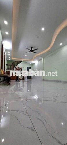 Cho thuê nhà 1 Trệt 3 Lầu gần quốc lộ 1K và Làng Đại học Dĩ An