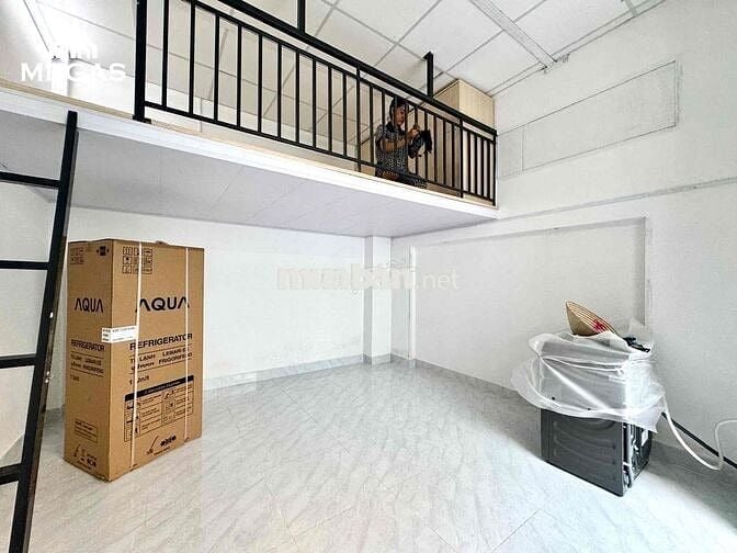 duplex gâc cao cửa sổ thoáng ngay Quốc Lộ 13