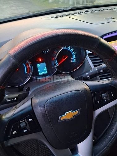 Bán xe Chevrolet Cruze màu đen, số tự động, đời 2015.