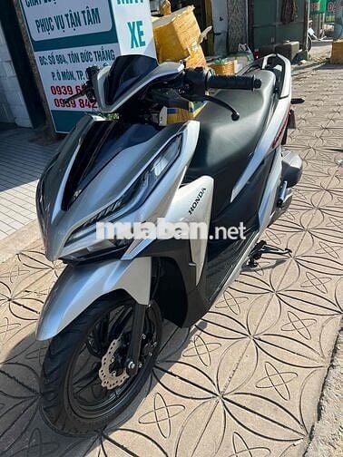 Vario 150 2021 bạc tên đỏ như mới.