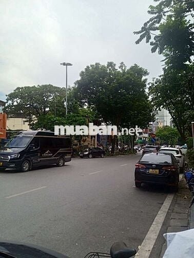 Nhà cấp 4 mặt phố Cửa Nam,vị trí đẹp nhất phố.Một chủ,chưa qua đầu tư.