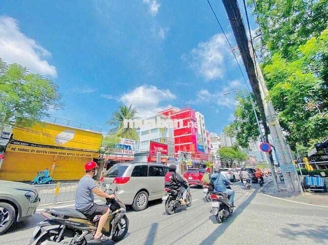 MẶT BẰNG CHO THUÊ 12X20M VỊ TRÍ ĐẮC ĐỊA NGAY LOTTTE MART Q7