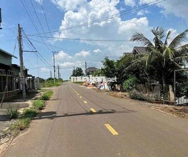 449tr sở hữu mảnh đất ở diện tích lớn mặt tiền tuyến đường lớn