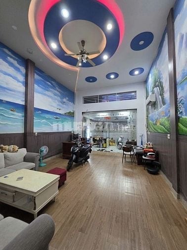 bán nhà lô góc hai mặt tiền đường lớn, đường trước nhà rộng mặt tiền 