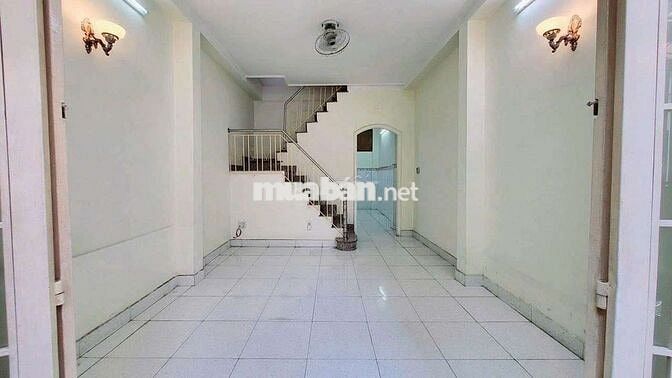 Cho thuê nhà Hxh Huỳnh Văn Bánh p13 Phú Nhuận