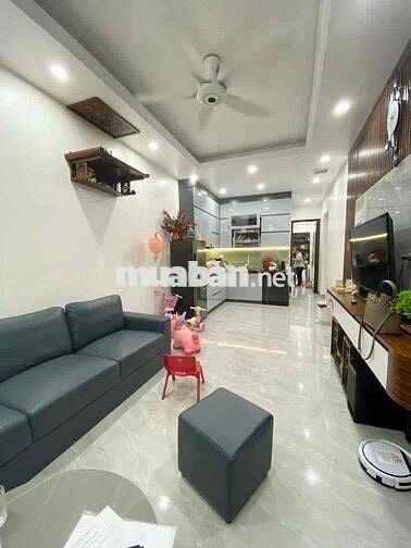 TẬP THỂ PHỐ THÁI HÀ - TẦNG 2 - SỔ TO - 2 MẶT THOÁNG - 2 BAN CÔNG