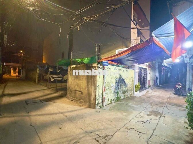 nhà 2 tầng kiệt ô tô bình an 7 nhà xay chắn chắn . chỉ xach va ly vào