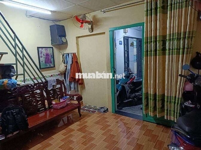 Bán gấp nhà cấp bốn 63m2, 4pn, giá 3,7 tỷ, đường Huỳnh Tấn Phát Quận 7