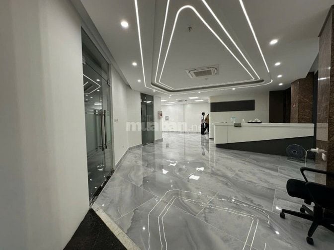 CHo thuê nhà lô góc Dịch Vọng Hậu 160m x 7 tầng 01 hầm PCCC đầy đủ 250