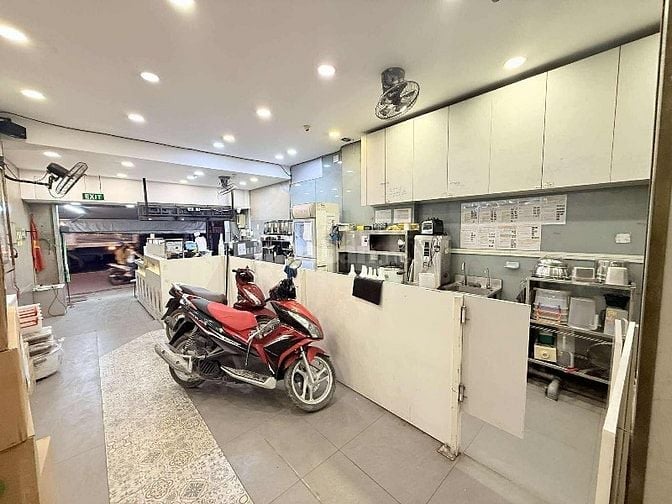 NGỘP BANK BÁN GẤP NHÀ MẶT TIỀN KINH DOANH SINH VIP NGANG GẦN 5 M 