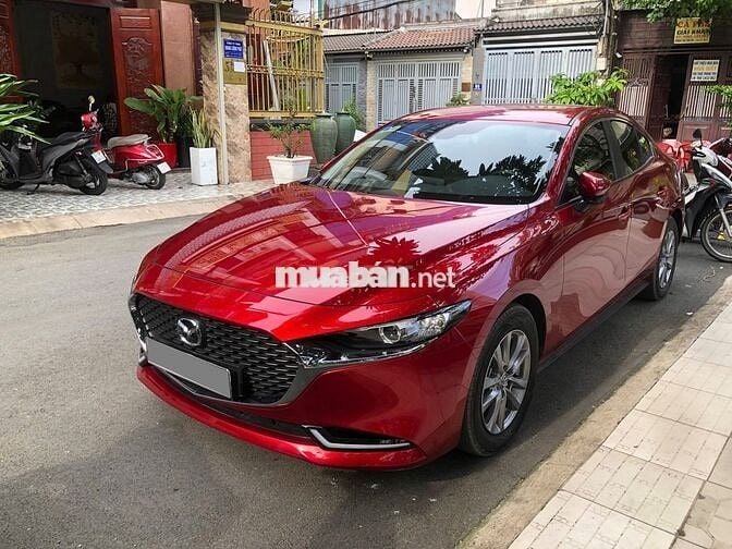 Mazda 3 Luxury 2024 màu đỏ pha lê