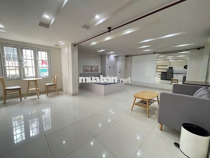STUDIO BAN CÔNG RỘNG 42M2 FULL NỘI THẤT CÓ MGR GẦN NGÃ TƯ HÀNG XANH