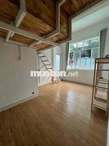 CHO THUÊ PHÒNG GÁC CÓ CỬA SỔ LỚN ĐI BỘ QUA ĐẠI HỌC KINH TẾ CHỈ 5 PHÚT