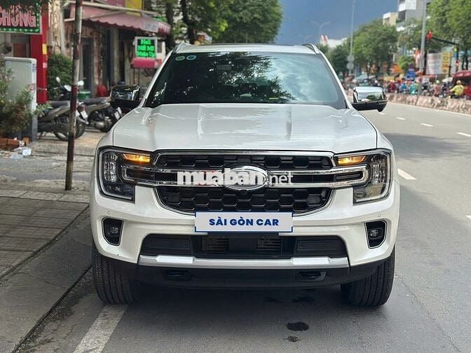 Ford Everest 2024 Titanium 2.0L 4x2 AT - 12000 km