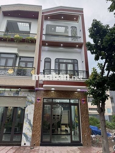 Bán căn nhà 1 trệt 2 lầu mới hoàn thiện gần vòng xoay An phú thuận an