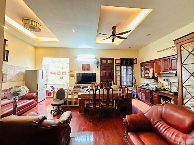 Bán nhà Tây Hồ 150m, MT 8m, ô tô ra vào, 100m ra Hồ Tây. 29,5 tỷ