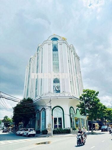 DT 22 x 25m  Hầm 8Lầu  3/Thang Máy  2/Thang Bộ PCCC, MPE