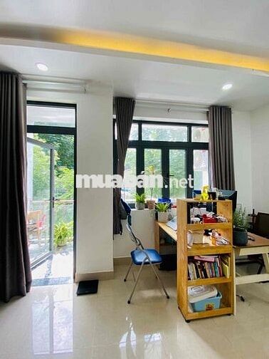 Phòng 30m2 CỬA SỔ TRỜI có BAN CÔNG