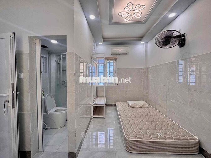 Trống Sẵn 1PN Tách Bếp Cửa Sổ  Máy Giặt Riêng Ngay Nhà Hát Hoà Bình