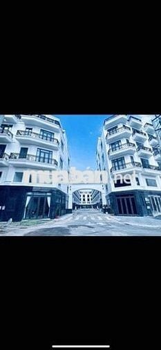 Nhà Phố Chủ Cho Làm CHDV DT 4x15 1Trệt 1Lửng 3Lầu 5Pn 5Wc 1/ Ngắn