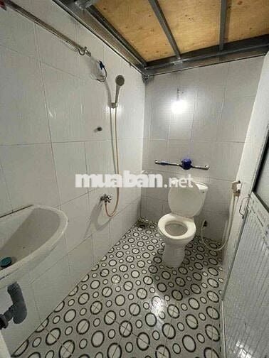 Còn 01 phòng dưới trệt, cửa sổ to, hành lang thoáng, khu yên tĩnh.
