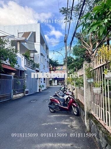 BÁN NHÀ 3 TẦNG SÁT CẠNH CAO ĐẲNG THƯƠNG MẠI