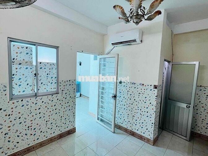 Nguyên lầu sân thượng cho thuê ngã 4 Phú Nhuận