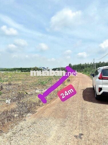 Chủ ở Dĩ An gửi bán gấp lô đất 1305m2 giá 250tr, ngang 24m, full hồng