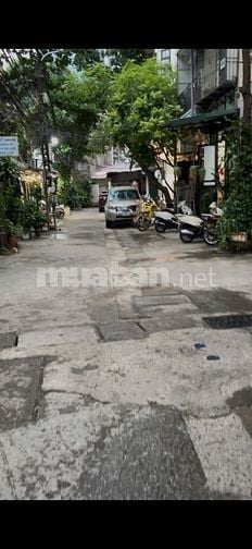 Bán căn hộ tầng 1 D1 Thành Công, ô tô đỗ cửa, vừa ở vừa kd 