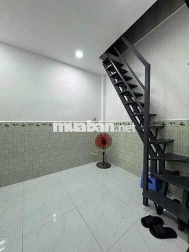 Bán nhà hẻm thông Âu Cơ, sổ hồng riêng hơn 1 tỷ