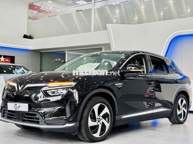 VinFast VF8 2024 S - 10 km