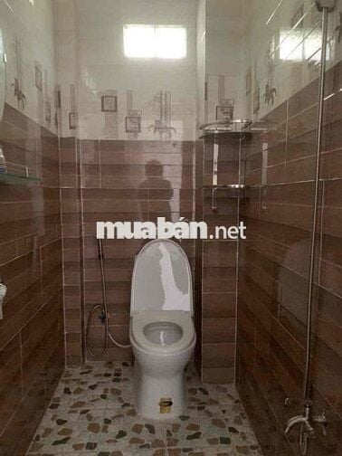 Nhà trệt xây kiên cố, có thêm mé sông rộng mát