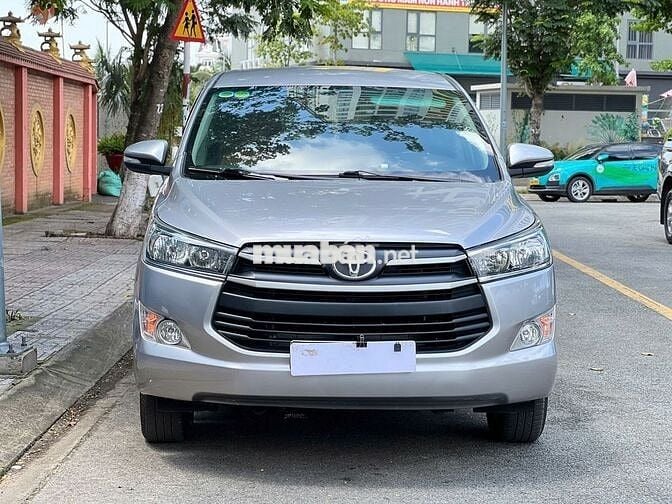 Innova 2.0 E MT 2017-53000 km