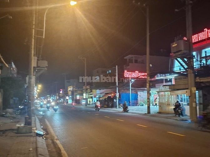 Nhà cấp4 trống suốt cần cho thuê ở mặt tiền QL50, Phong Phú,Bình Chánh